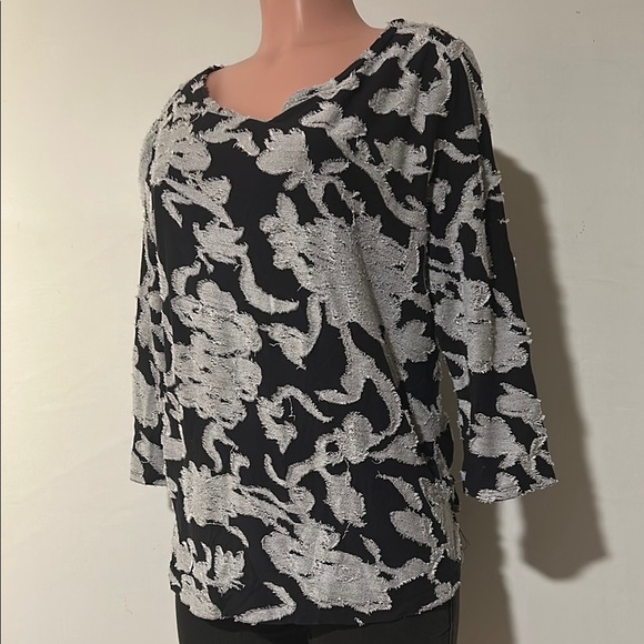 LOFT 3/4 Sleeve Black & White Floral Stitch Pattern Blouse Women's Large Top. - Picture 4 of 10